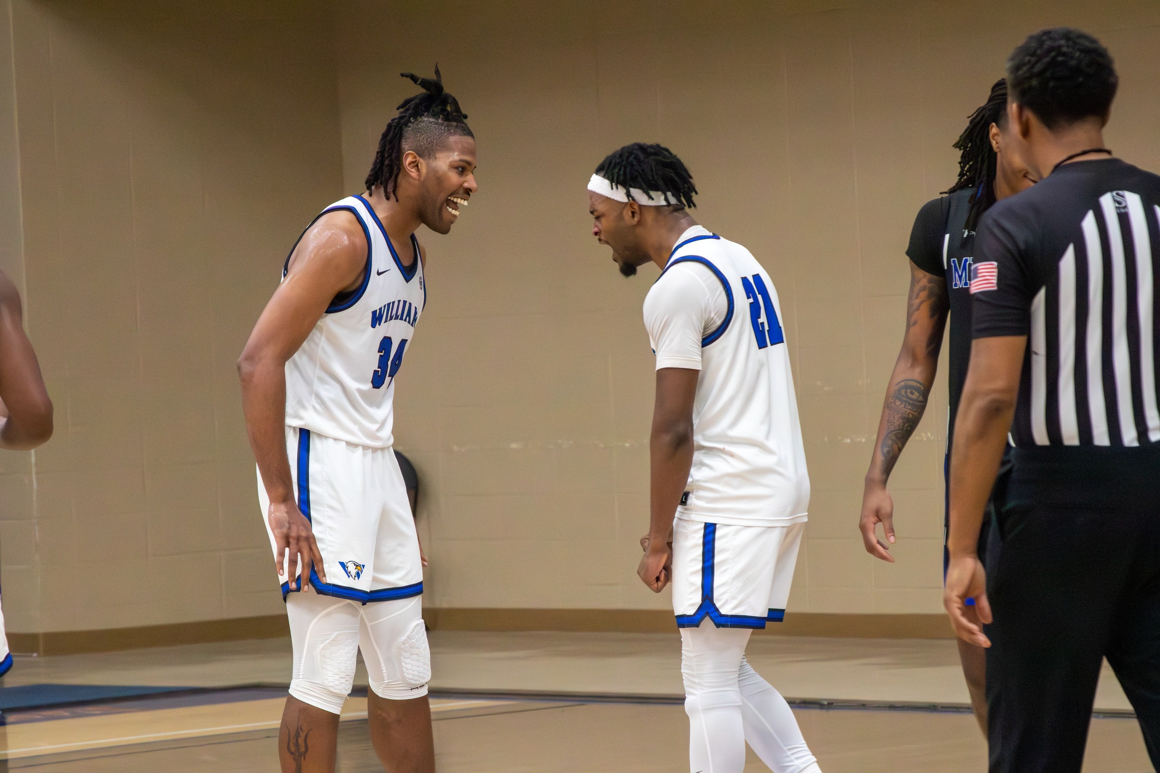Eagles Tie Program Win Record With Late Rally Against Mustangs