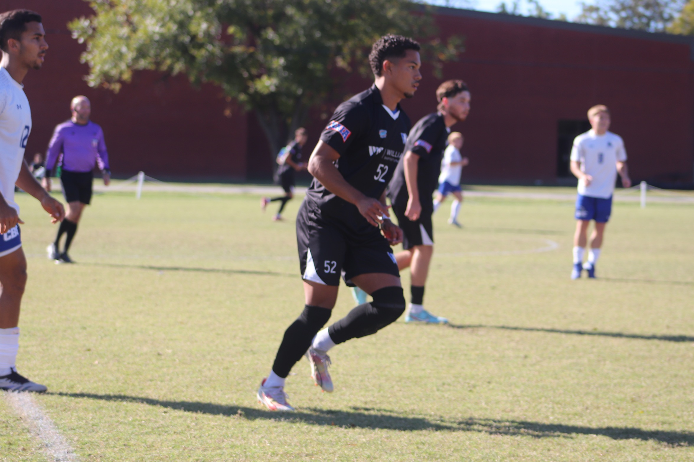 Eagles Cruise Past Mustangs, 5-1