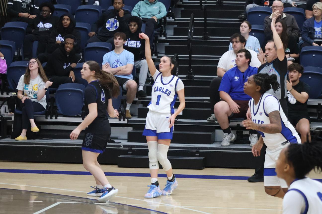 Lady Eagles Take Down Trojans in Regular Season Finale