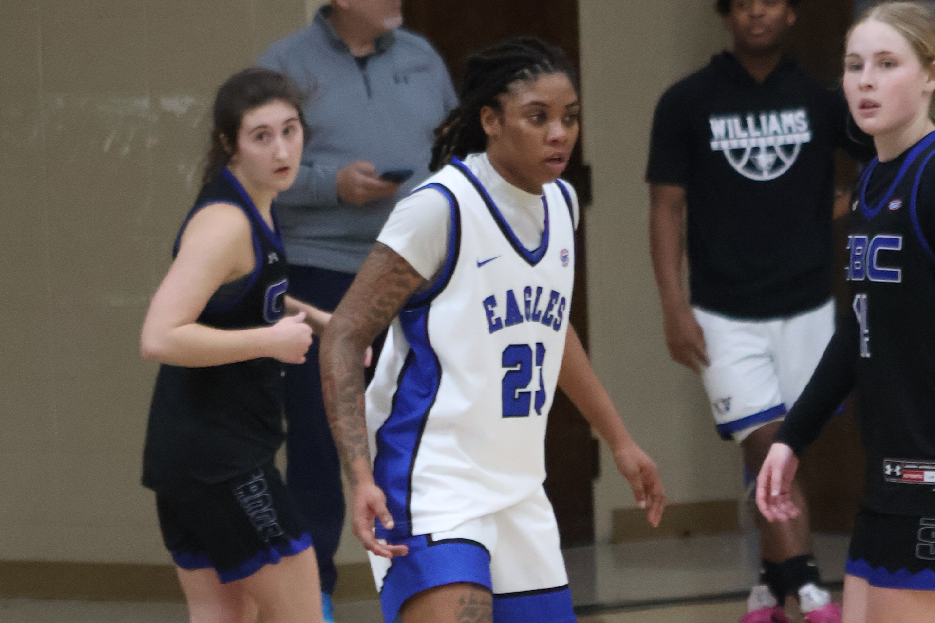 Lady Eagles Cruise to Win Over Mustangs in Home Finale